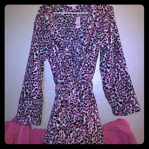 *NWT VS Pink Cozy Robe